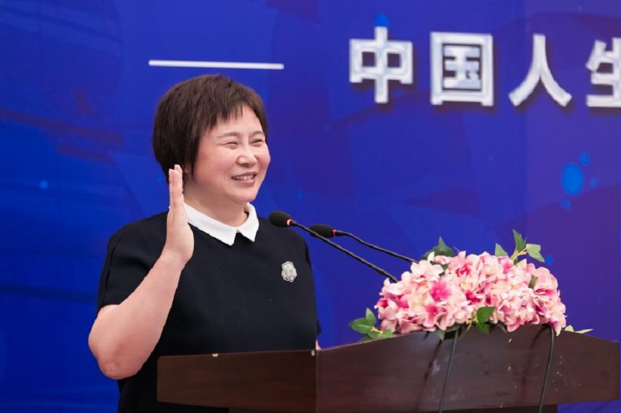龙晓君.jpg