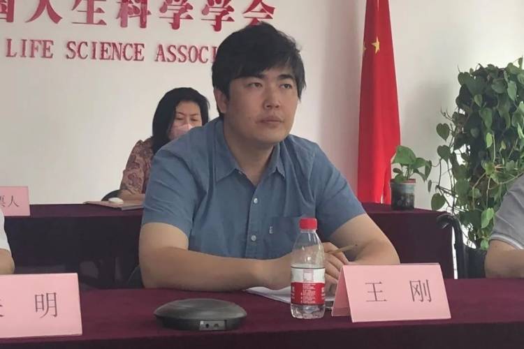 王刚(官网).jpg