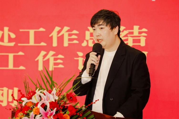 王刚.jpg